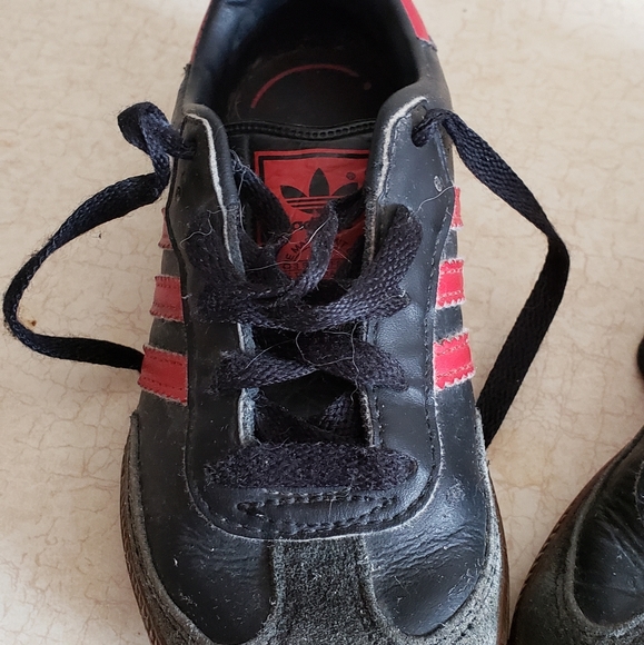 Adidas Samba Boys Red/Black size 11K, Toddler - Picture 2 of 6